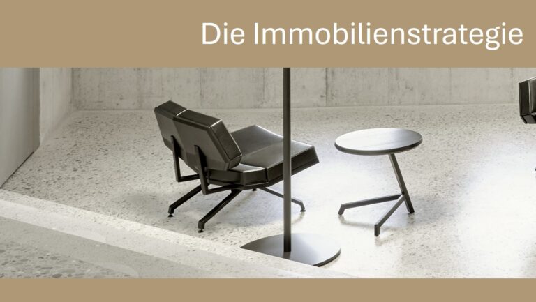 Moderner Loungesessel mit Beistelltisch im minimalistischen Raum